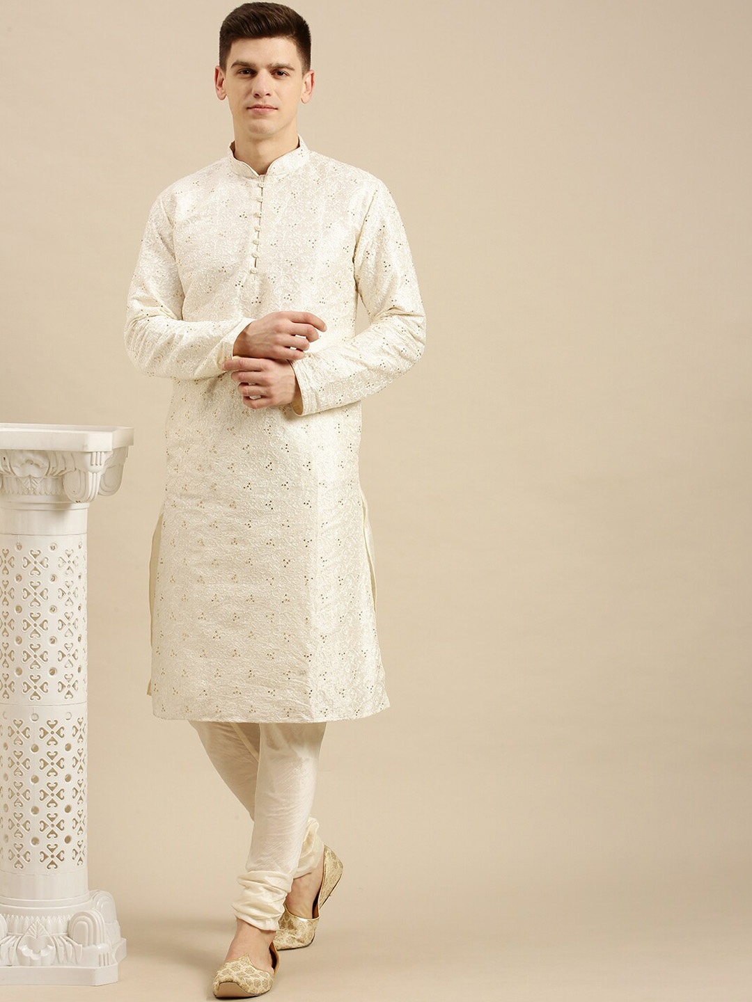 

Sanwara Men Cream-Coloured Floral Embroidered Kurta with Churidar