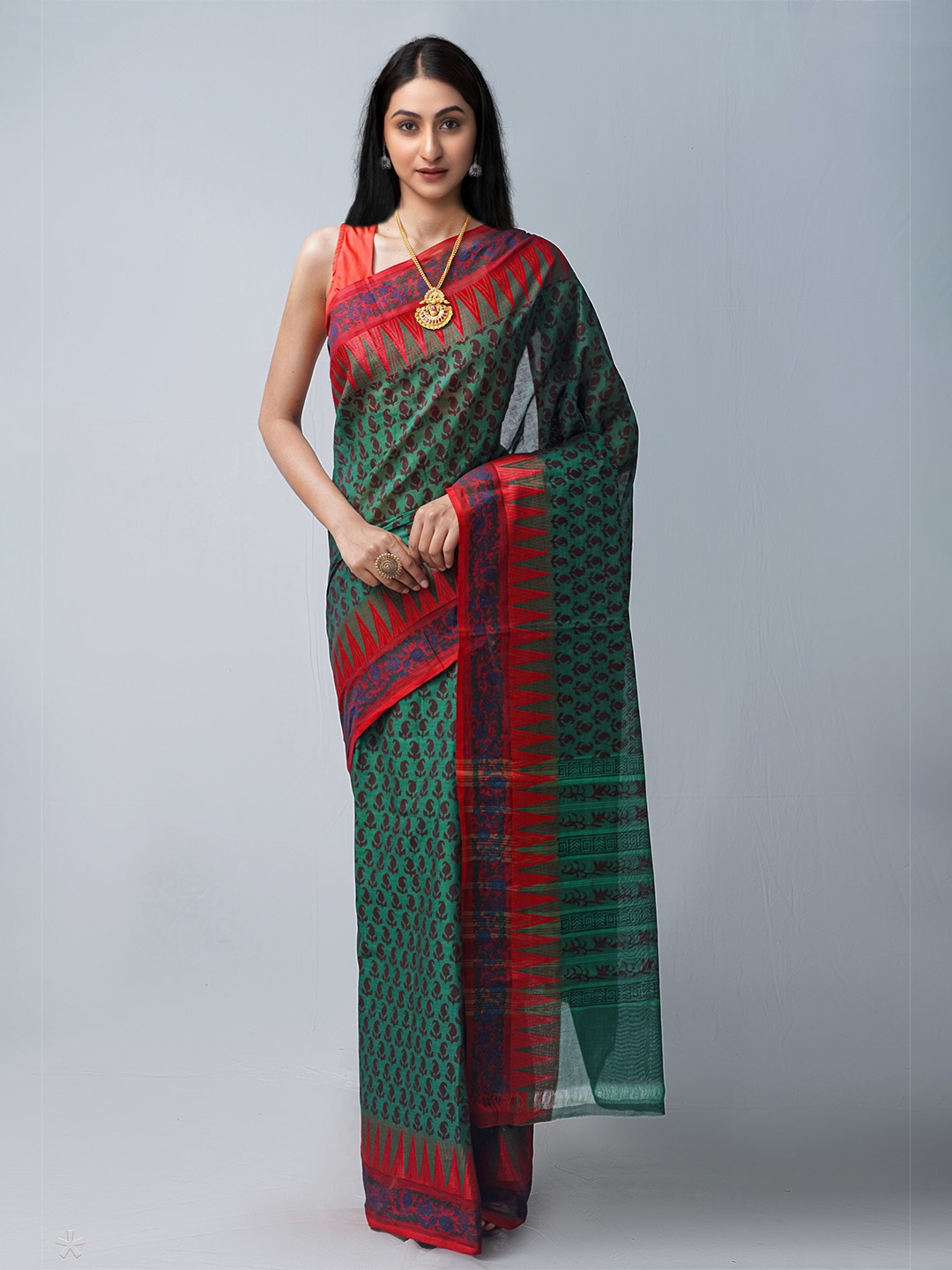 

Unnati Silks Green & Red Ethnic Motifs Kanjeevaram Saree