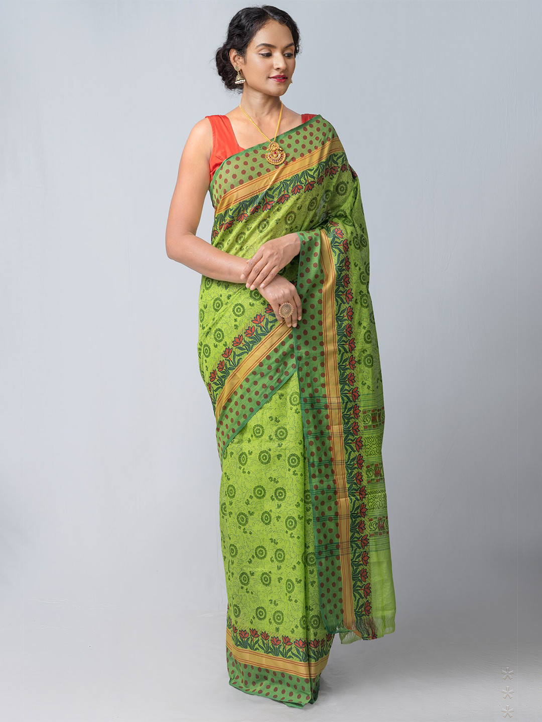 

Unnati Silks Green & Red Ethnic Motifs Kanjeevaram Saree
