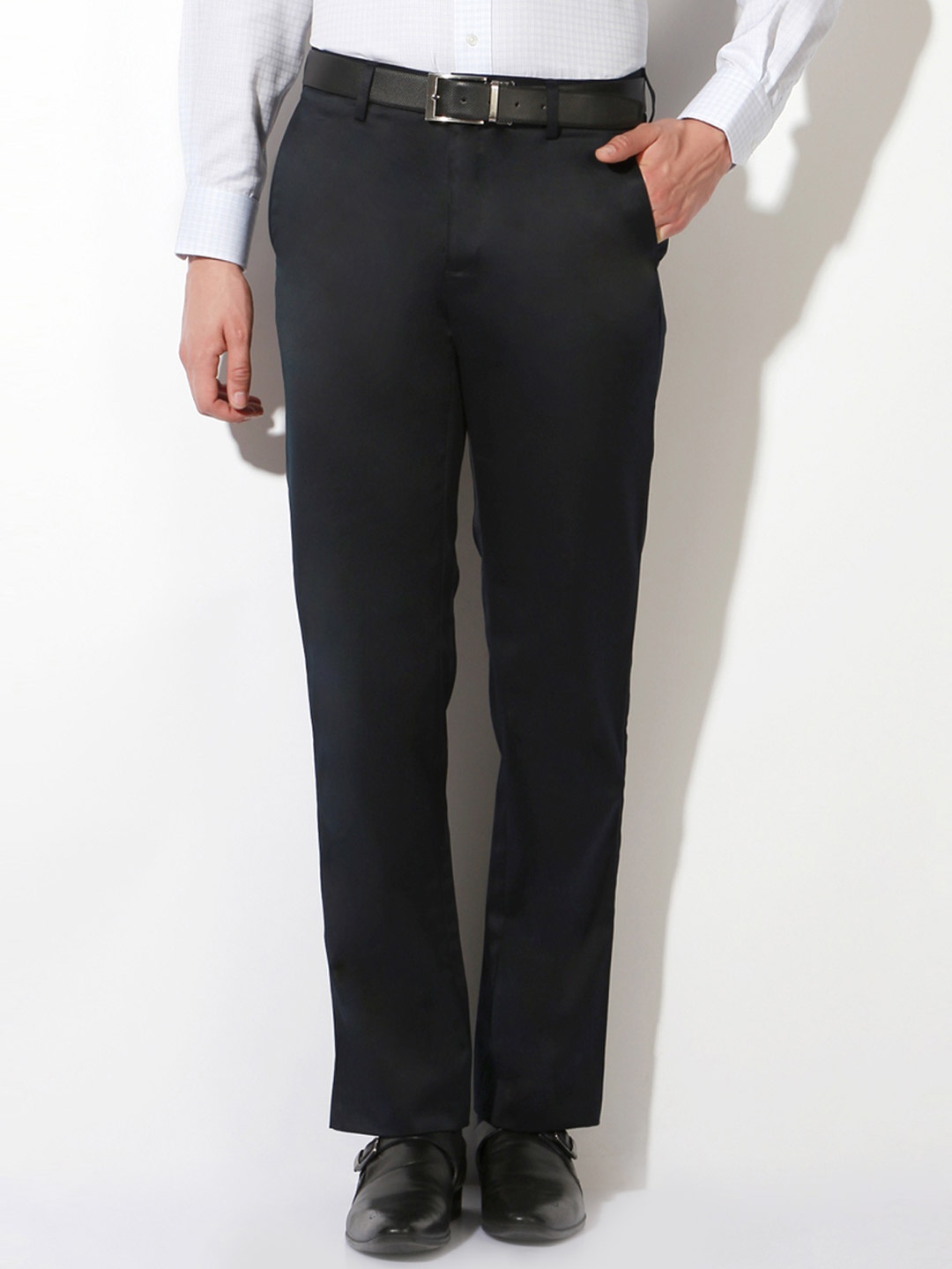 

Van Heusen Men Black Solid Regular Fit Regular Trousers