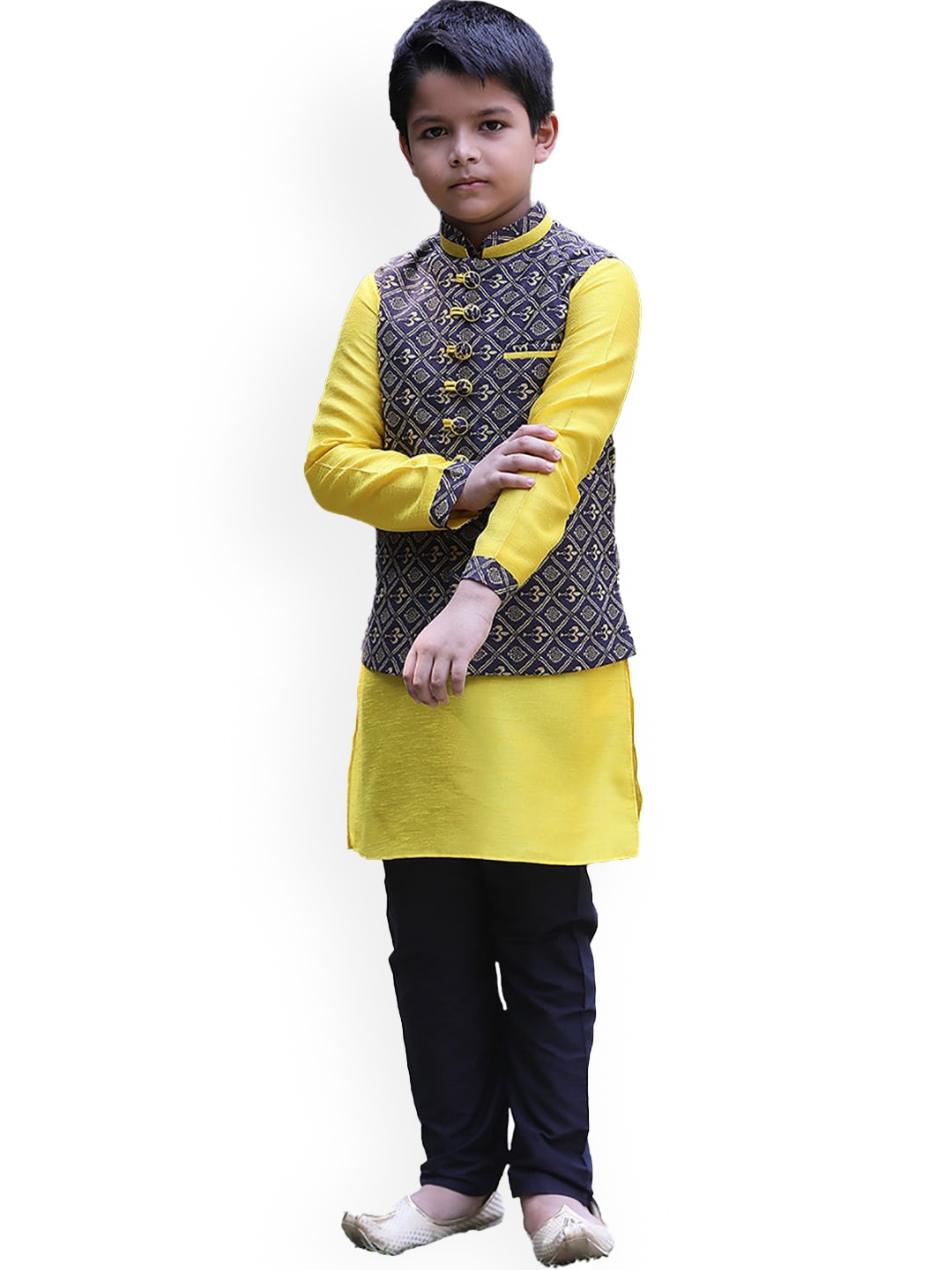 

Manyavar Boys Purple Ethnic Motifs Printed Layered Kurta with Trousers