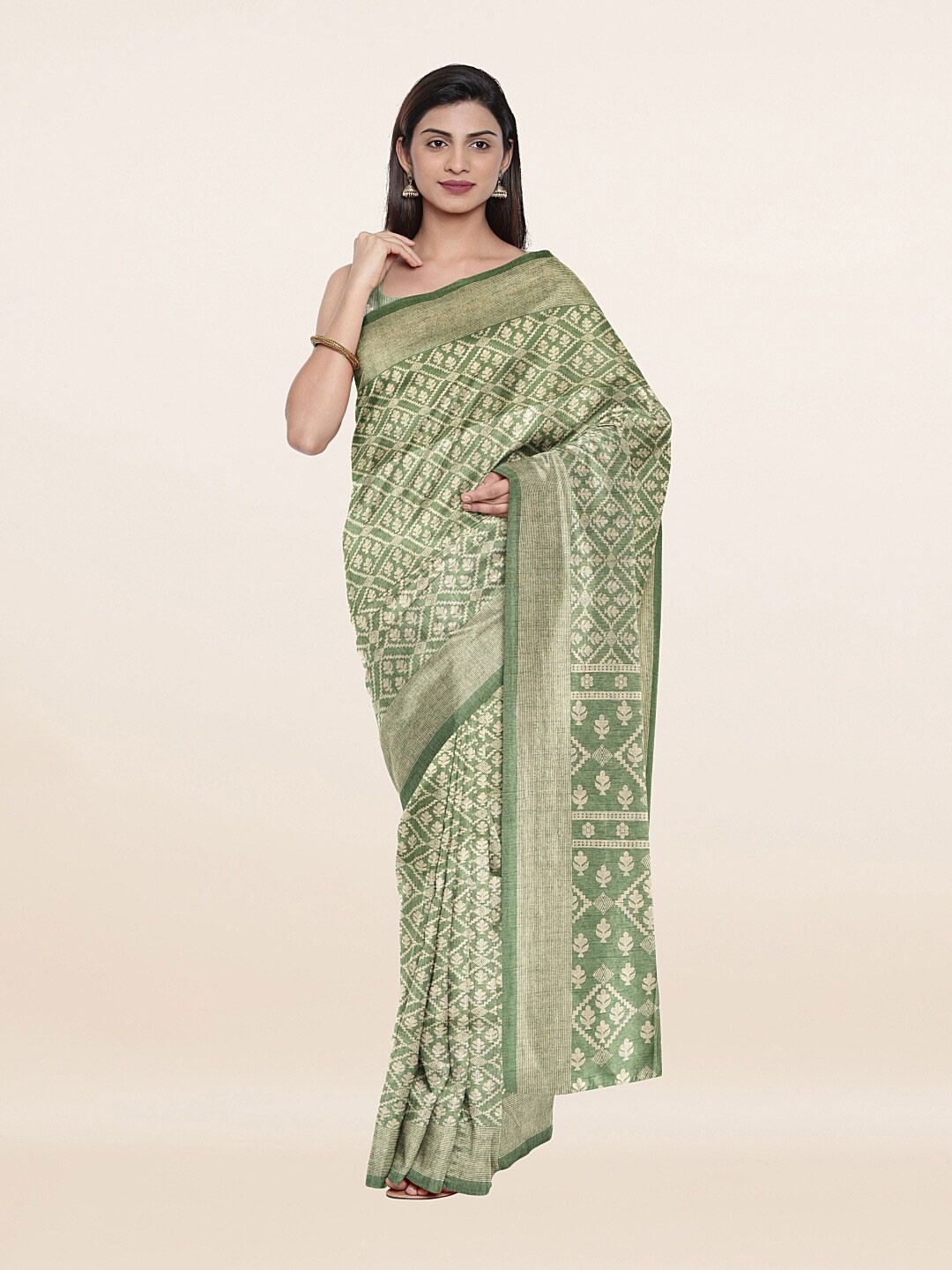 

Pothys Green & White Floral Printed Saree