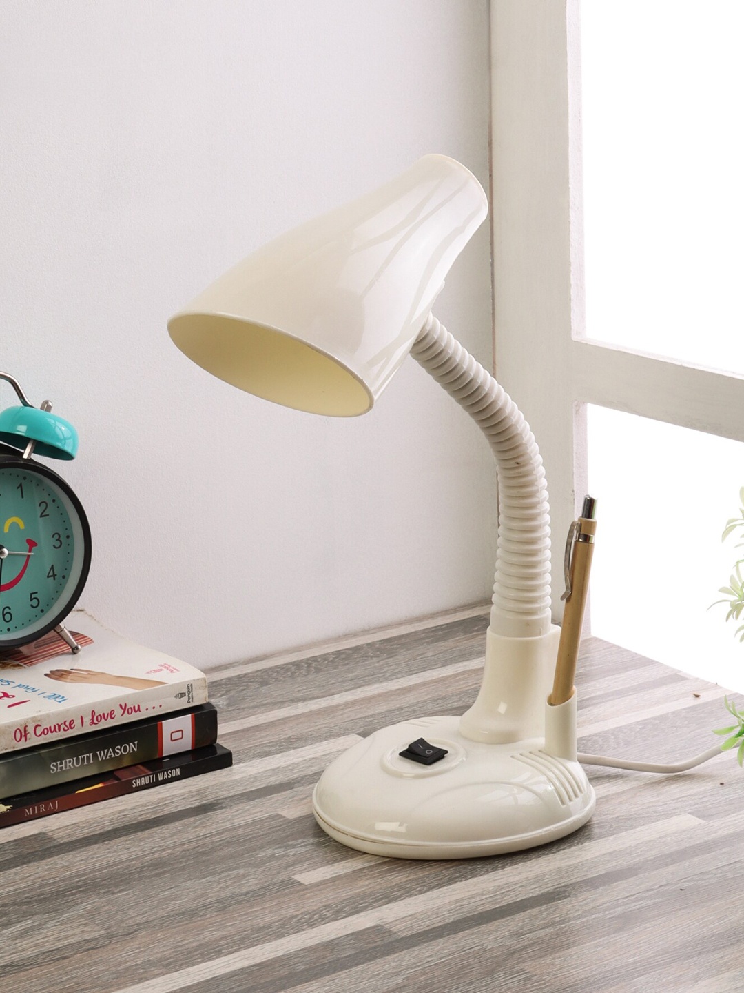 

BEVERLY STUDIO White Solid Quirky Study Lamp
