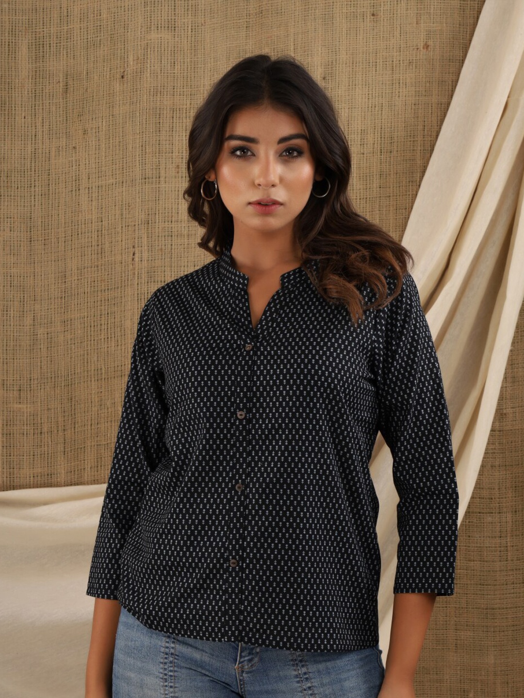 

MALHAAR Women Black Printed Cotton Casual Shirt