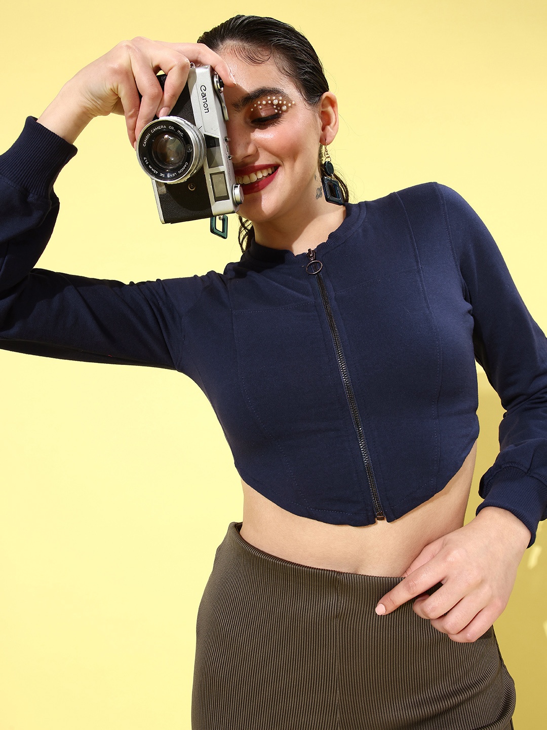 

The Roadster Lifestyle Co. Women Navy Blue Solid Cropped Front-Open Sweatshirt