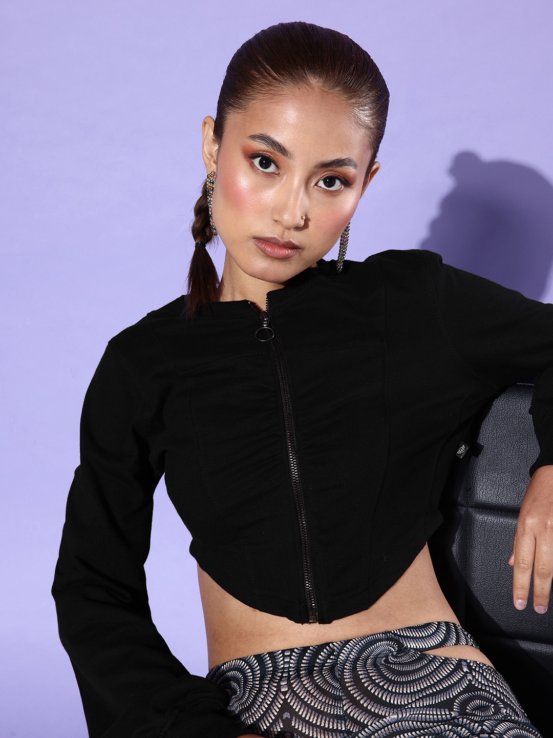 

The Roadster Lifestyle Co. Women Long Sleeves Round Neck Cropped Sweatshirt, Black