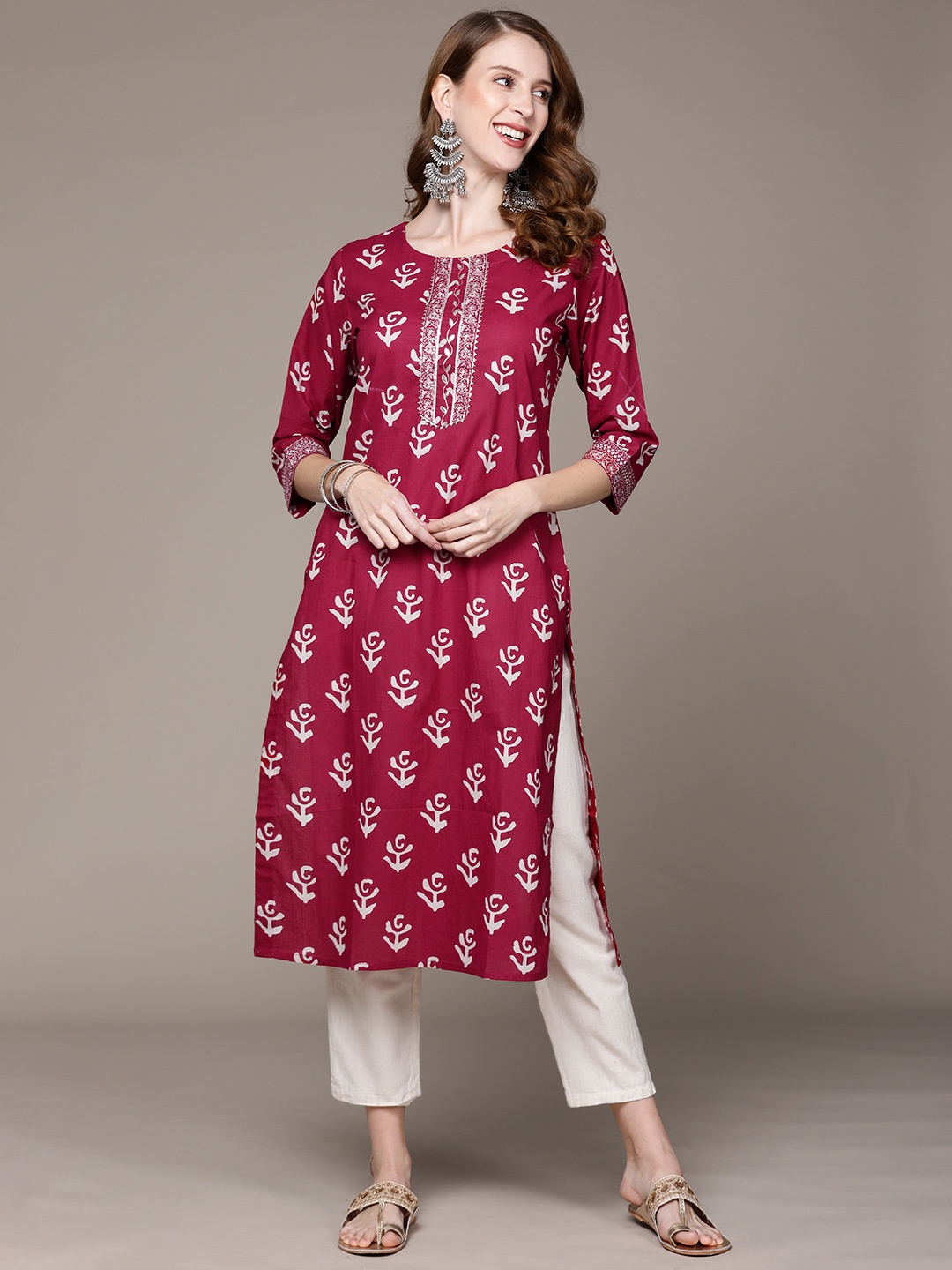 

Ishin Women Magenta & White Ethnic Motifs Printed Gotta Patti Kurta