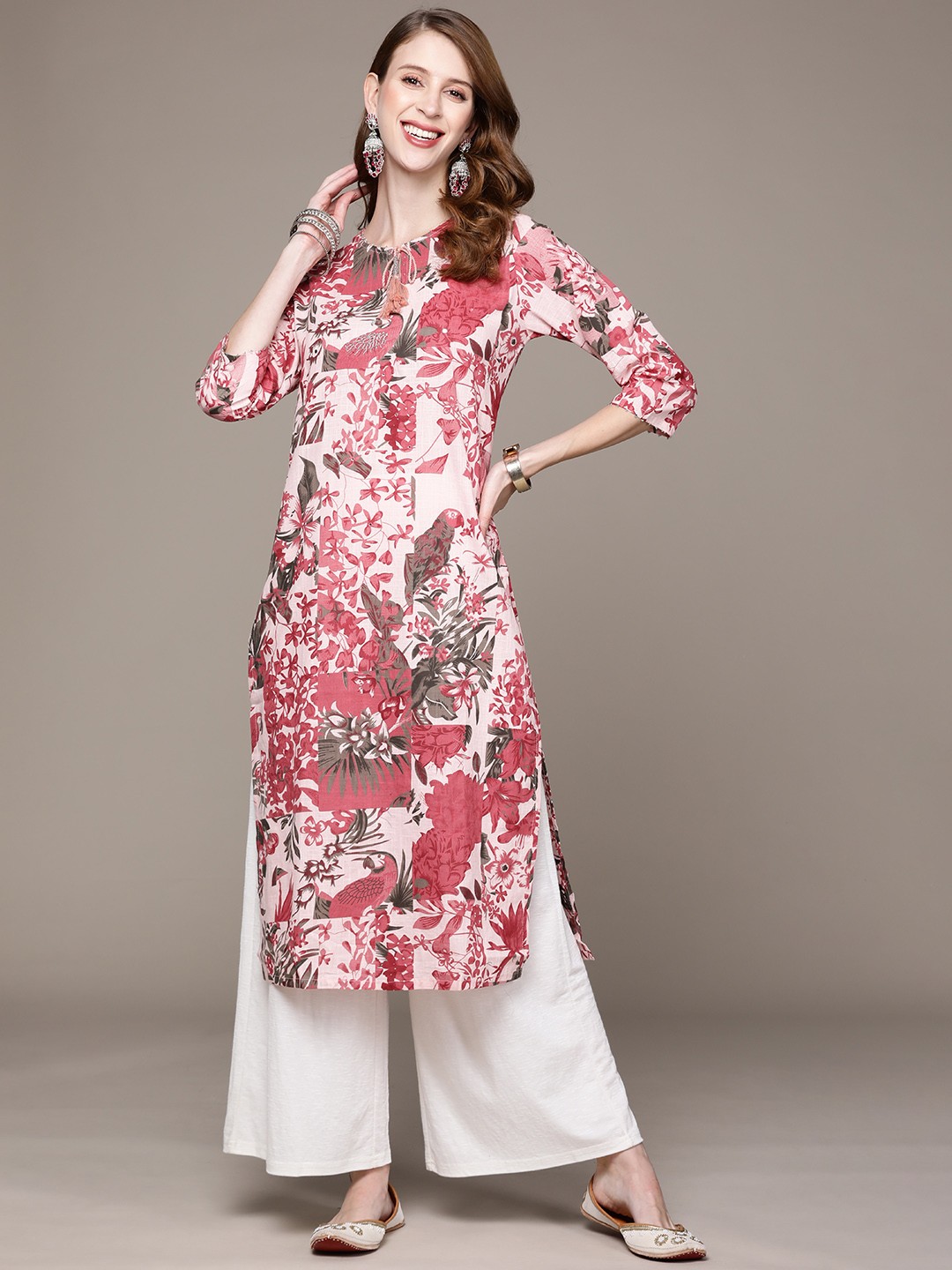 

Ishin Women Cream-Coloured & Pink Floral Printed Mirror Work Kurta