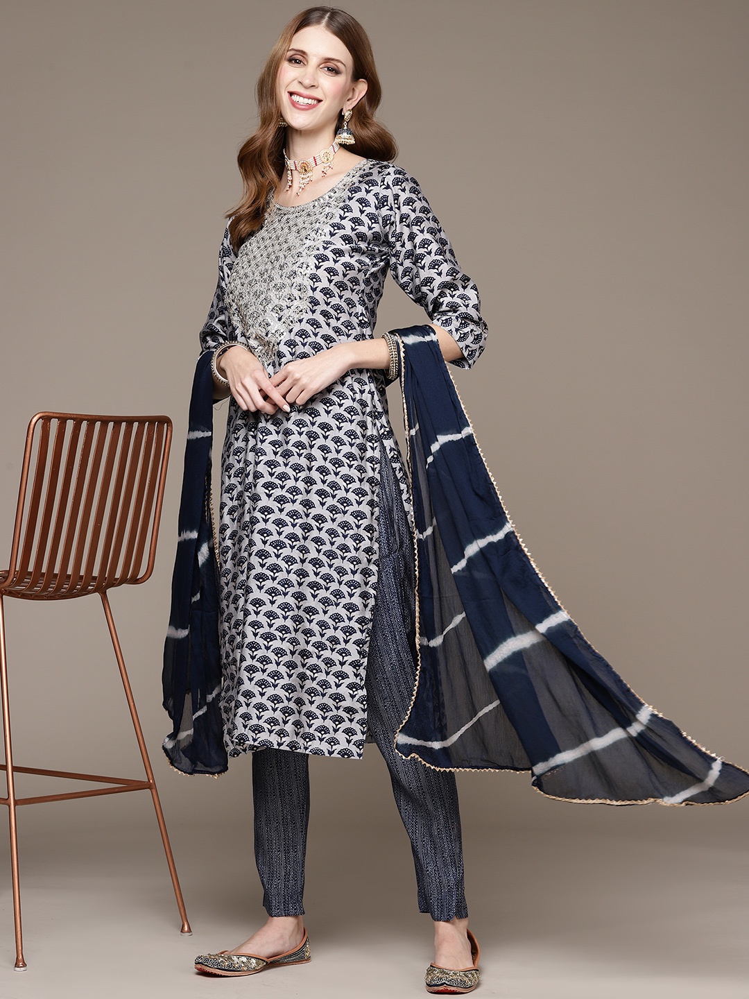 

Ishin Women Grey Floral Printed Kurta with Trousers & Dupatta