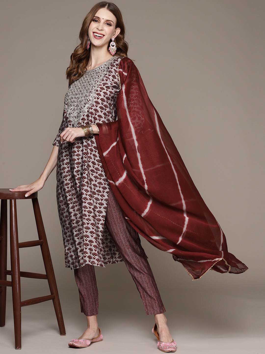 

Ishin Women Grey Ethnic Motifs Printed Kurta with Trousers & Dupatta