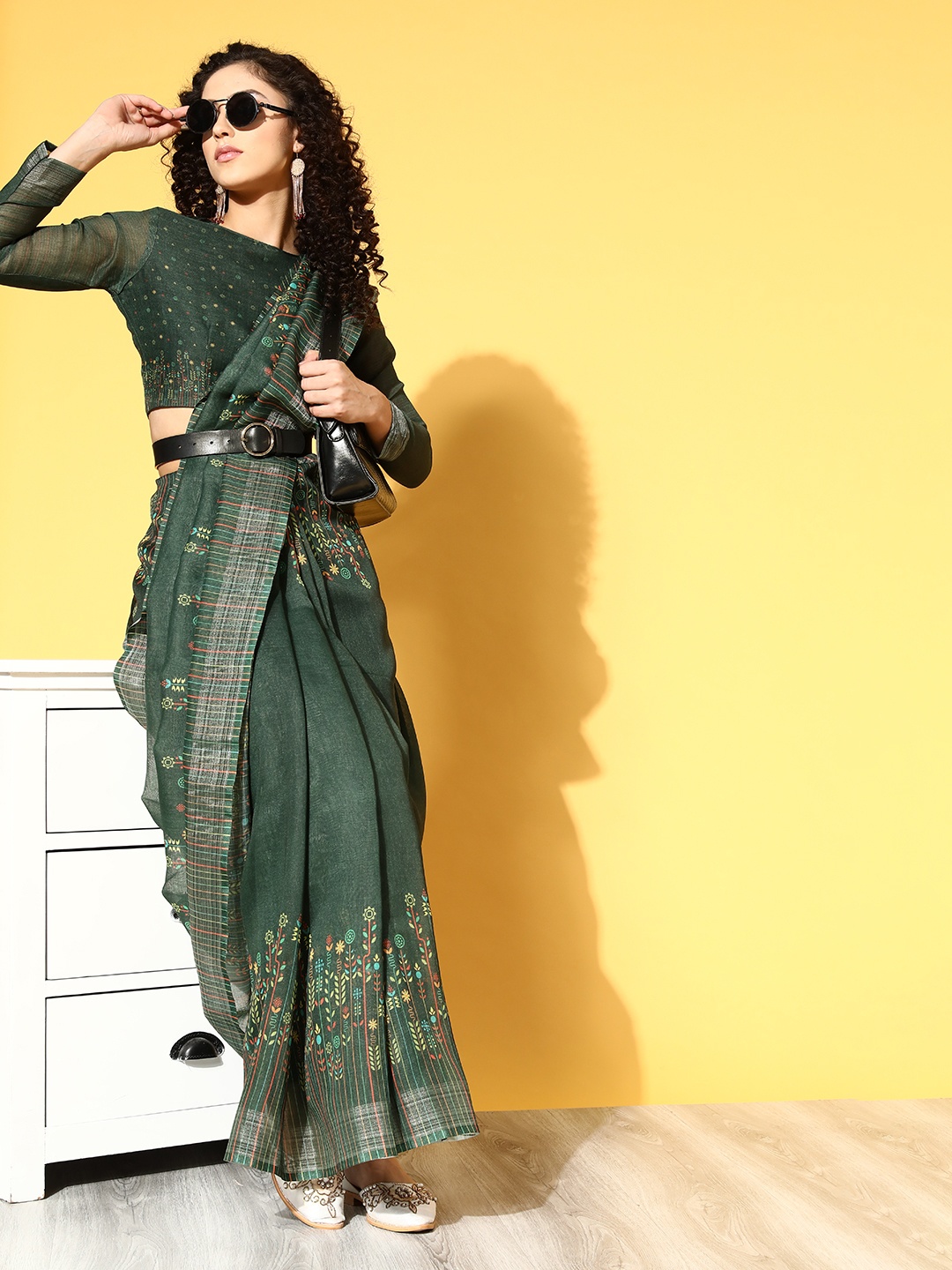 

HERE&NOW Ethnic Motifs Pure Linen Saree with Printed Border, Green