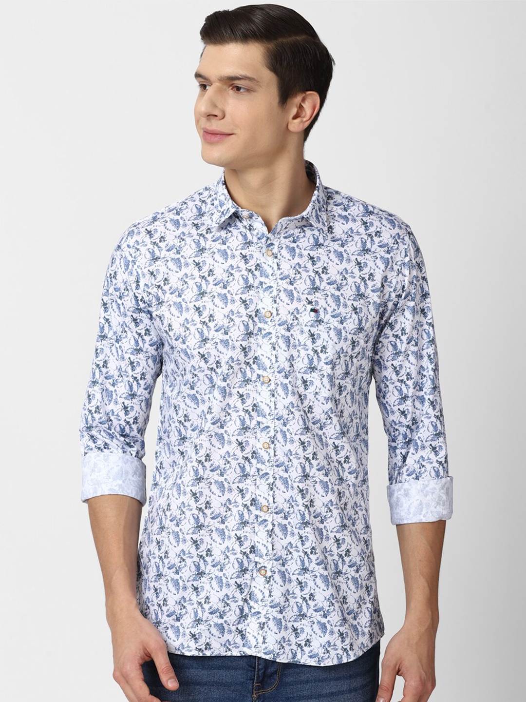 

Peter England Casuals Men Blue & White Slim Fit Floral Printed Casual Shirt