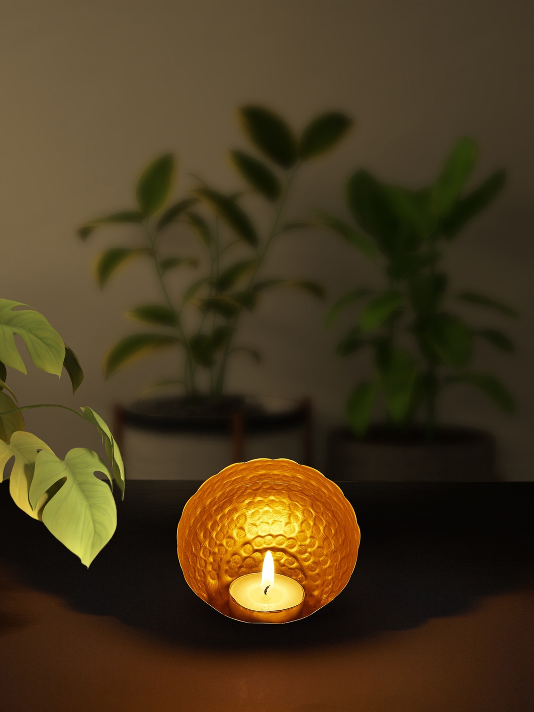 

Living scapes by Pantaloons Gold Textured Votive Candle Holder