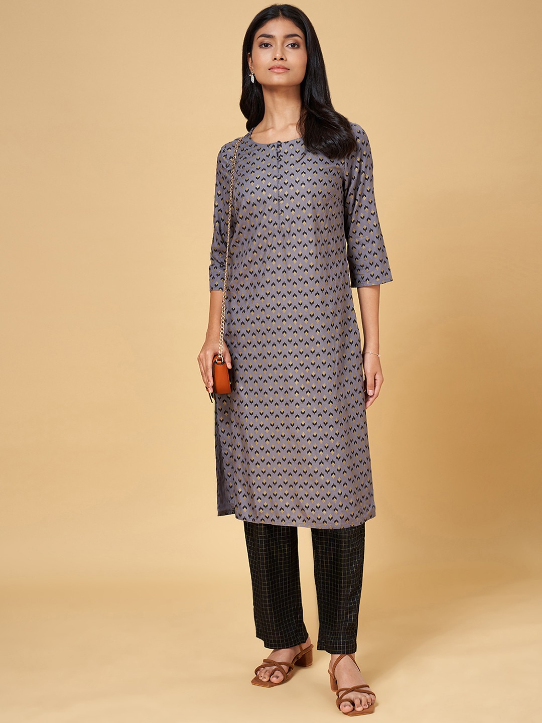 

RANGMANCH BY PANTALOONS Women Charcoal Ethnic Motifs Printed Kurti with Trousers