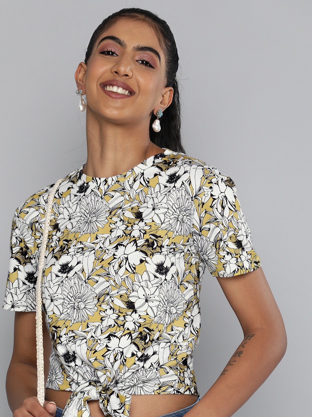 

HERE&NOW Women White & Green Floral Printed Pure Cotton T-shirt With Tie-Up