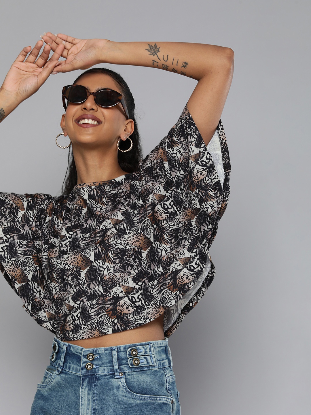 

HERE&NOW Women Black & White Animal Printed Kimono-Sleeve Crop Top