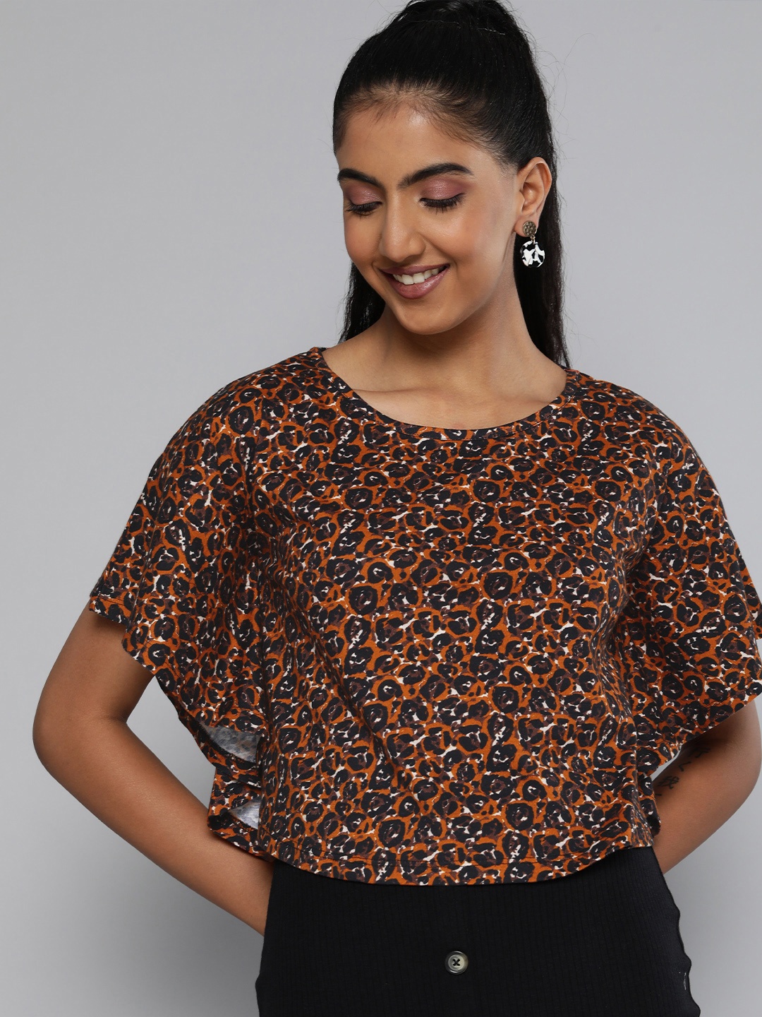 

HERE&NOW Women Black & Brown Printed Kimono Sleeves Pure Cotton T-shirt