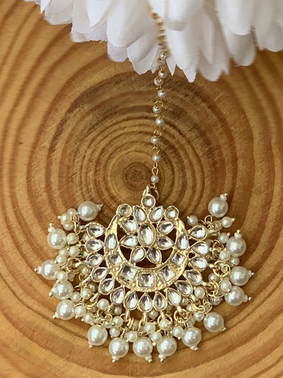 

Ishhaara Brass-Plated Gold-Toned & White Maang Tikka