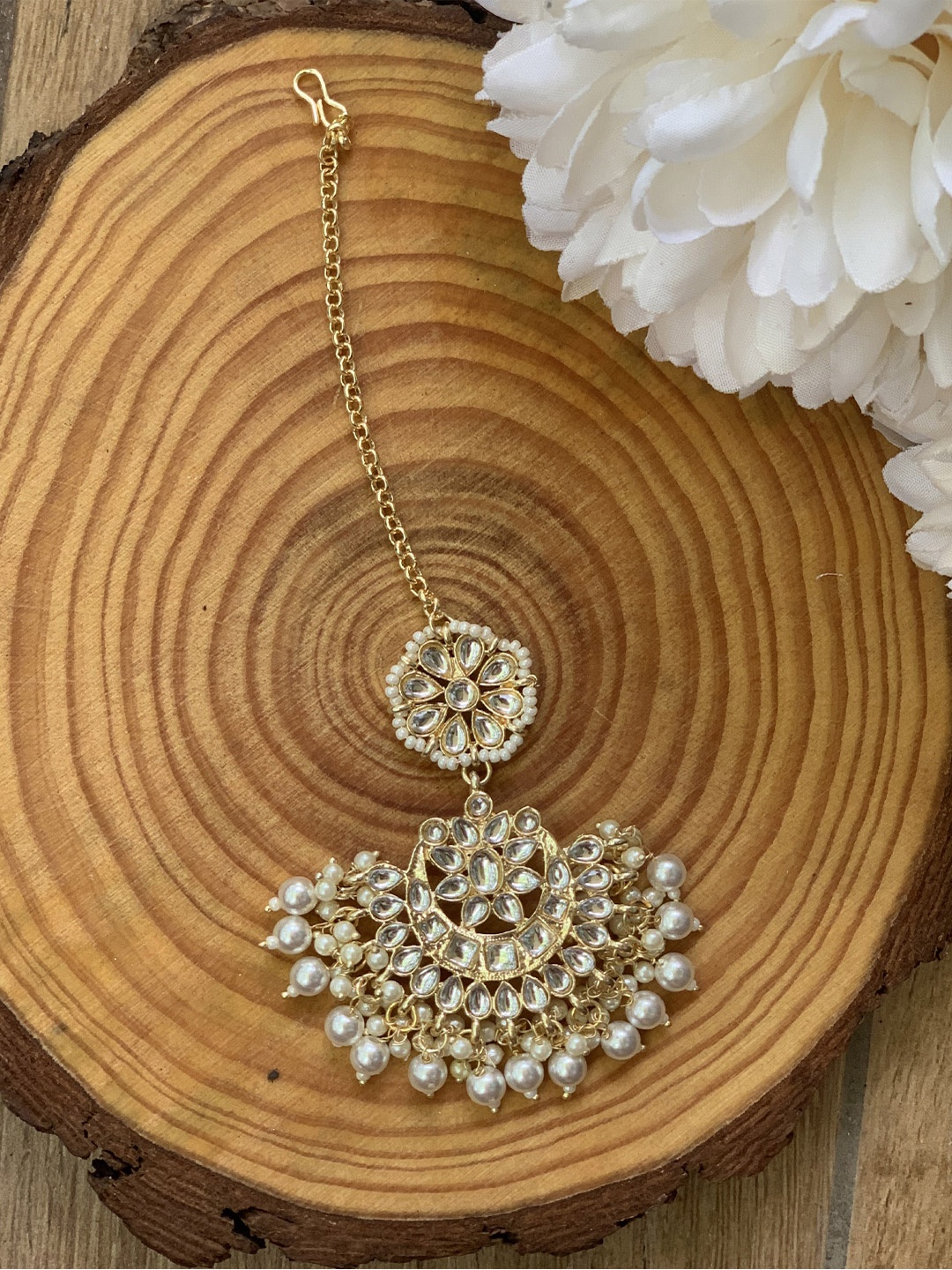 

Ishhaara Brass-Plated Gold-Toned & White Maang Tikka