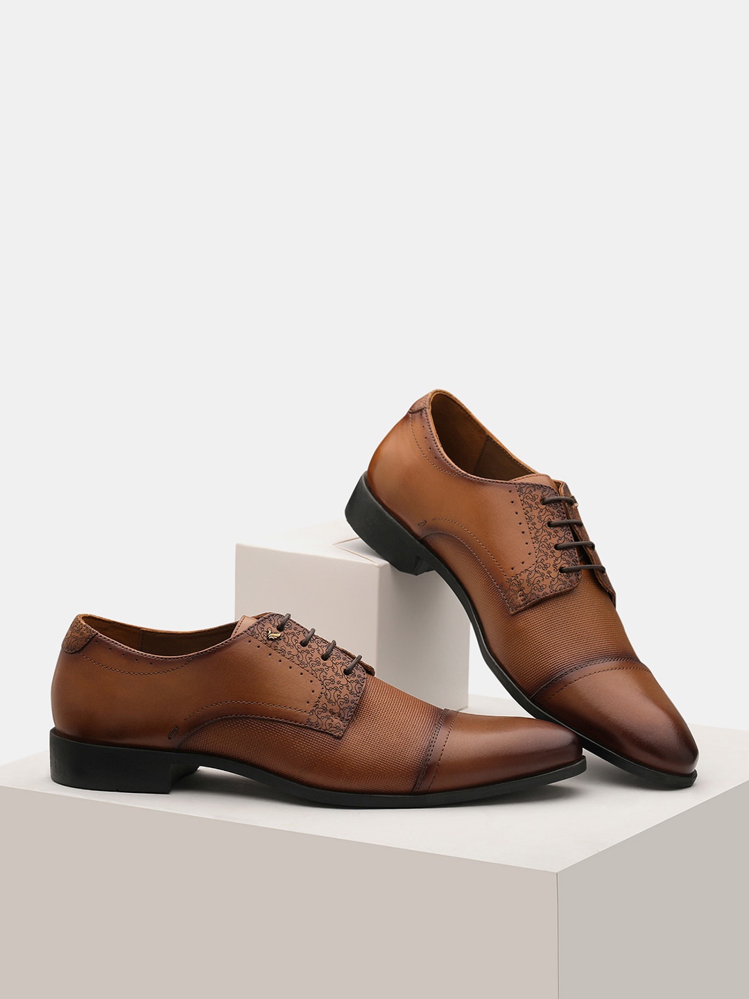 

Blackberrys Men Tan Solid Leather Formal Derbys