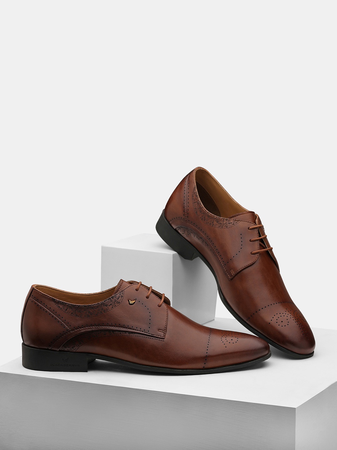 

Blackberrys Men Tan Textured Leather Formal Derbys