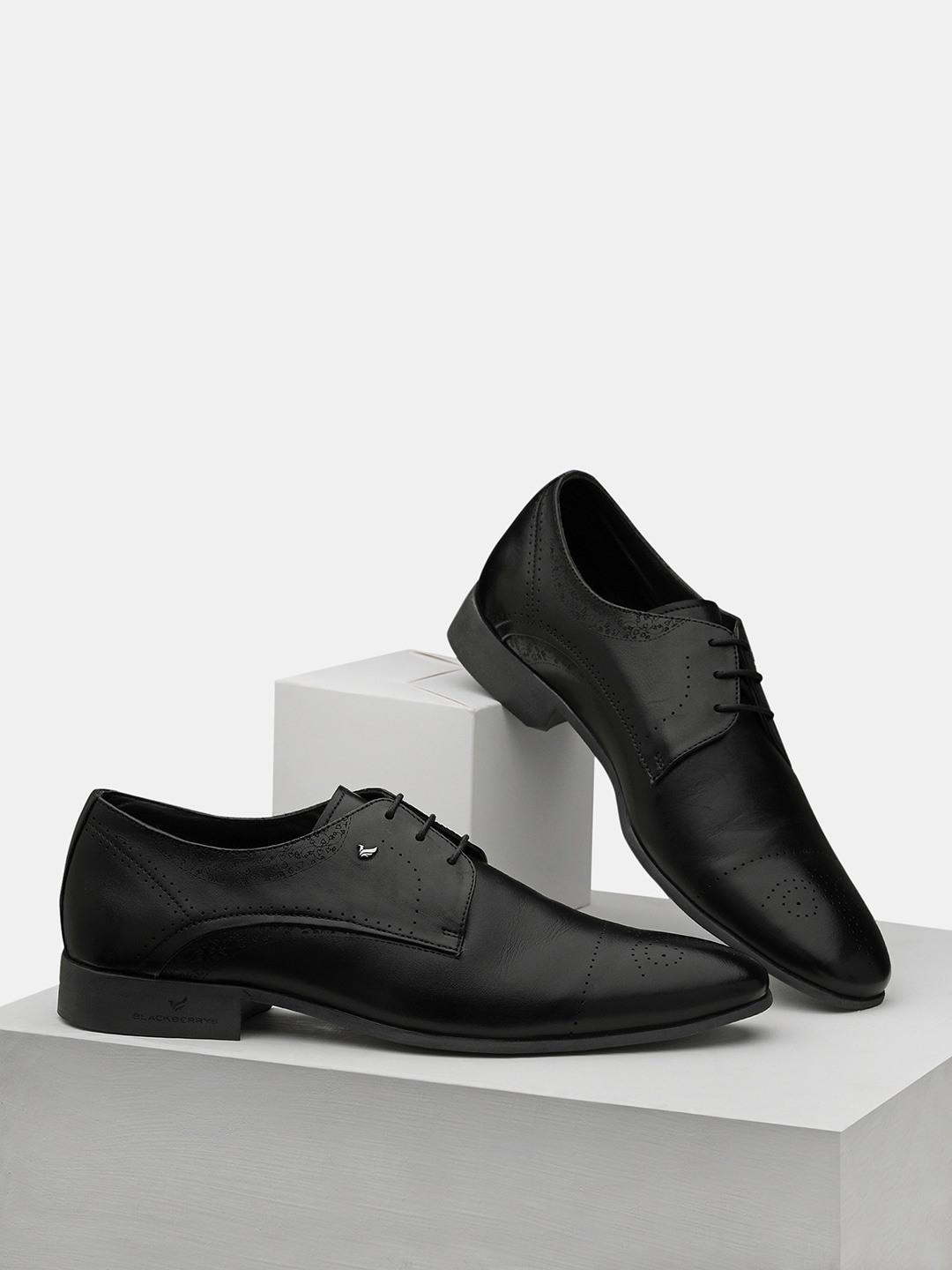 

Blackberrys Men Black Solid Leather Formal Derbys