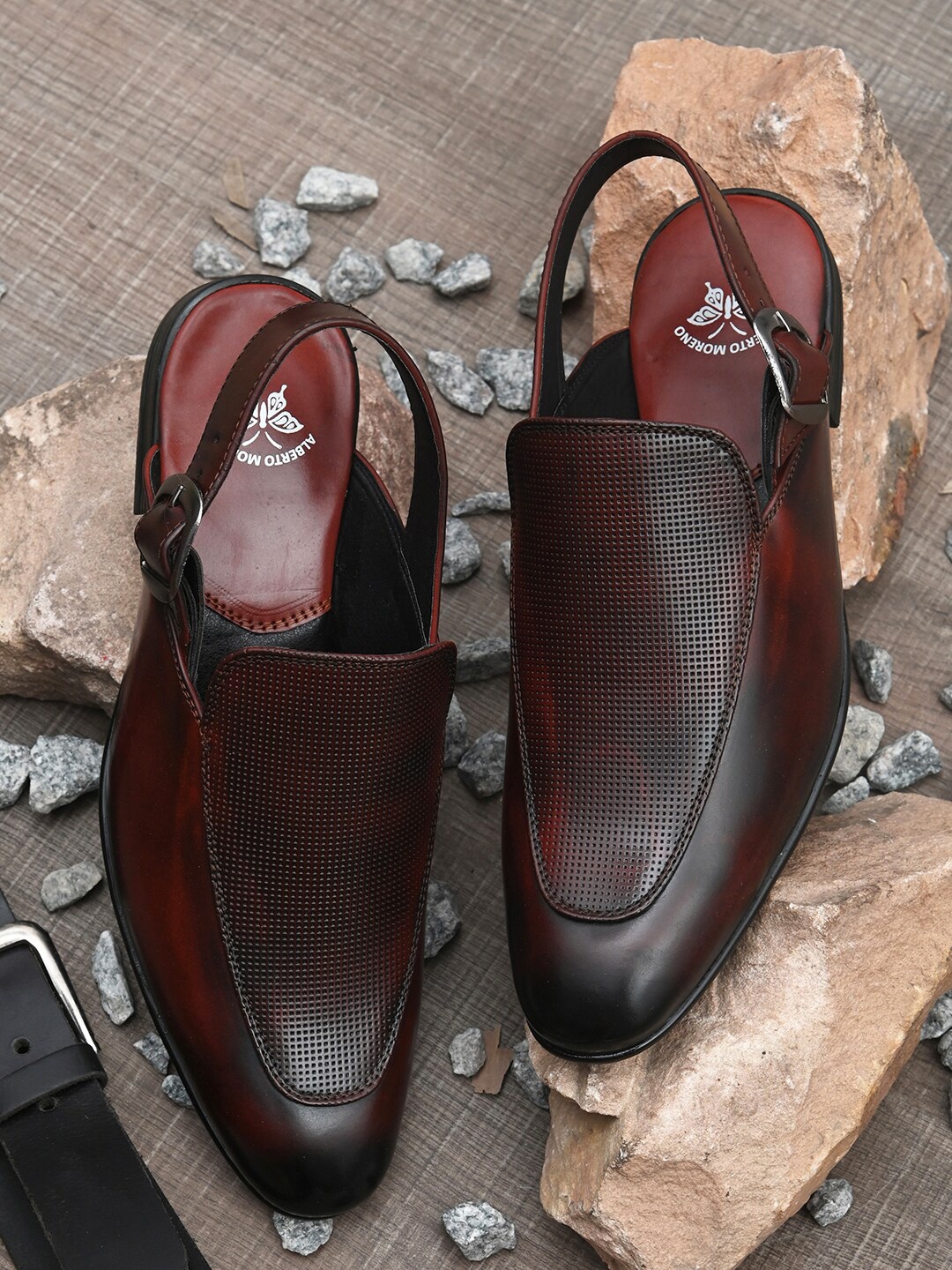 

ALBERTO MORENO Men Maroon & Maroon Fisherman Sandals
