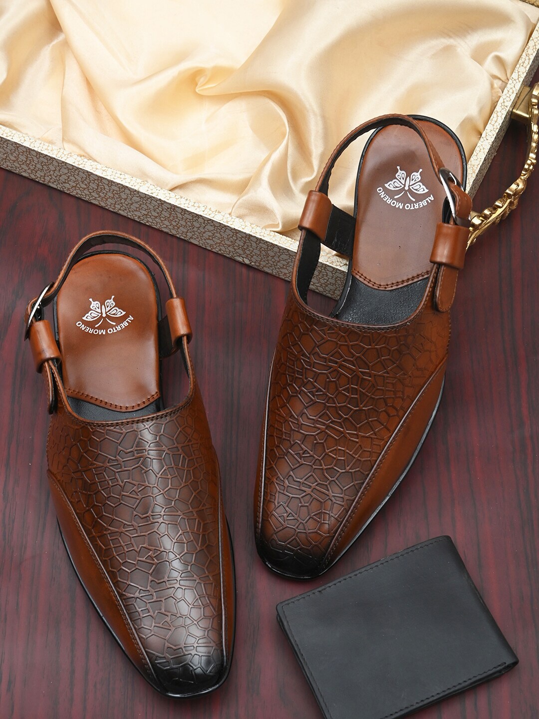 

ALBERTO MORENO Men Tan & Black Fisherman Sandals