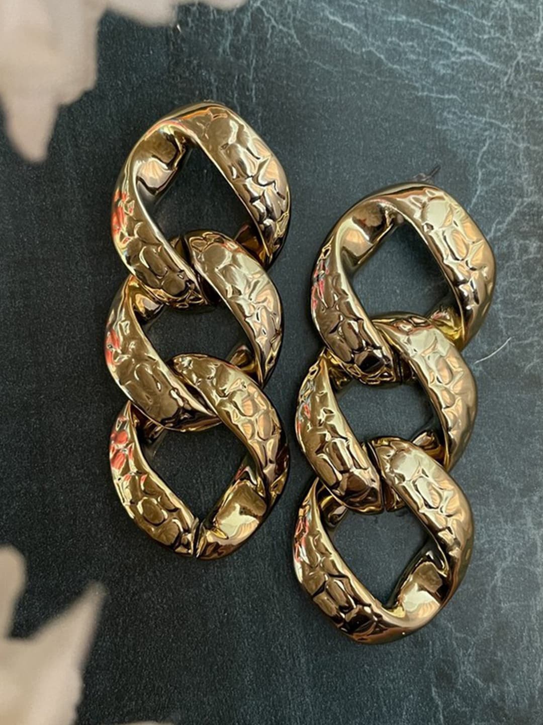 

Ishhaara Gold-Toned Oval Hoop Earrings