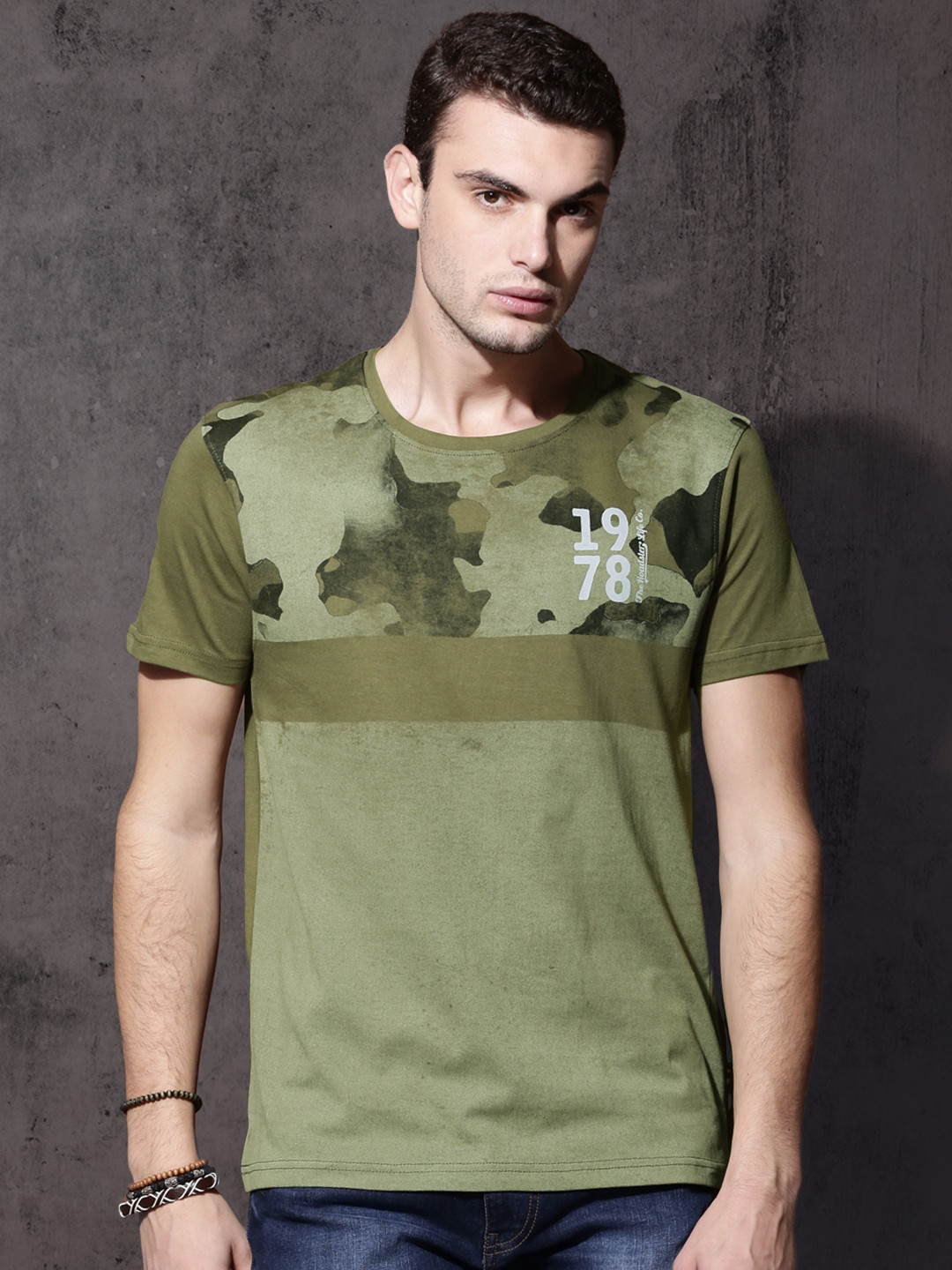 

Roadster Men Olive Green Camouflage Print Round Neck Pure Cotton T-shirt