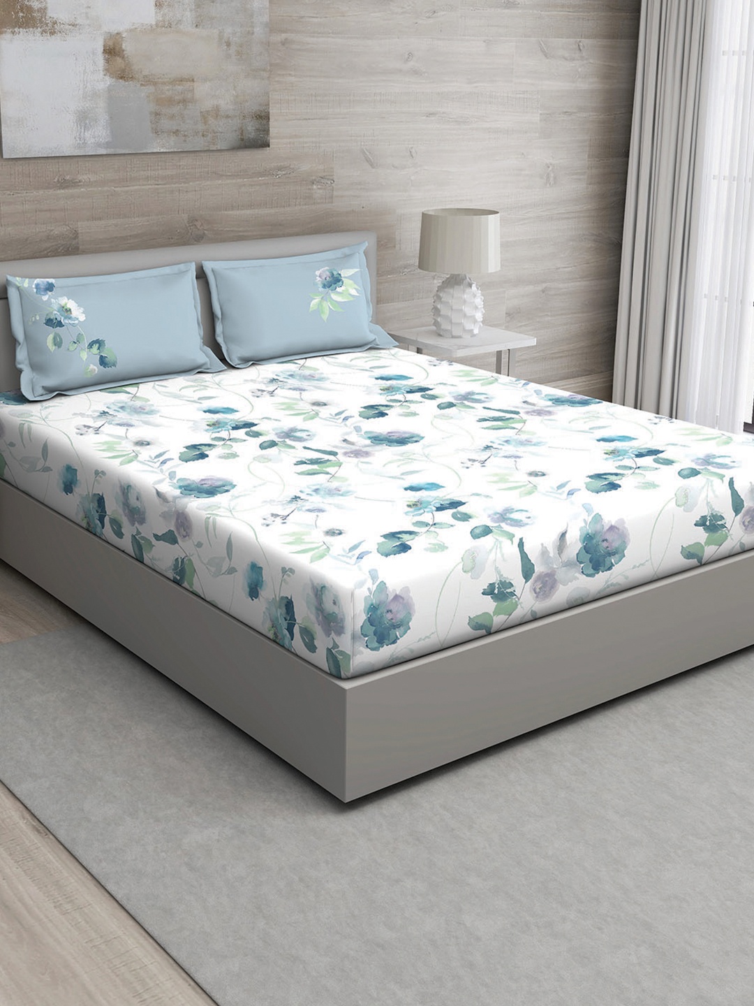 

GM Blue & White Floral 150 TC Queen Bedsheet with 2 Pillow Covers