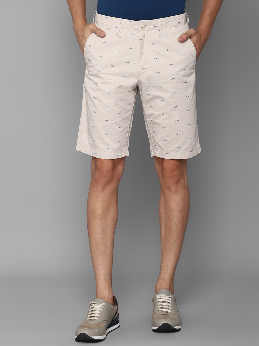 

Allen Solly Men Cream-Coloured Conversational Printed Slim Fit Pure Cotton Shorts