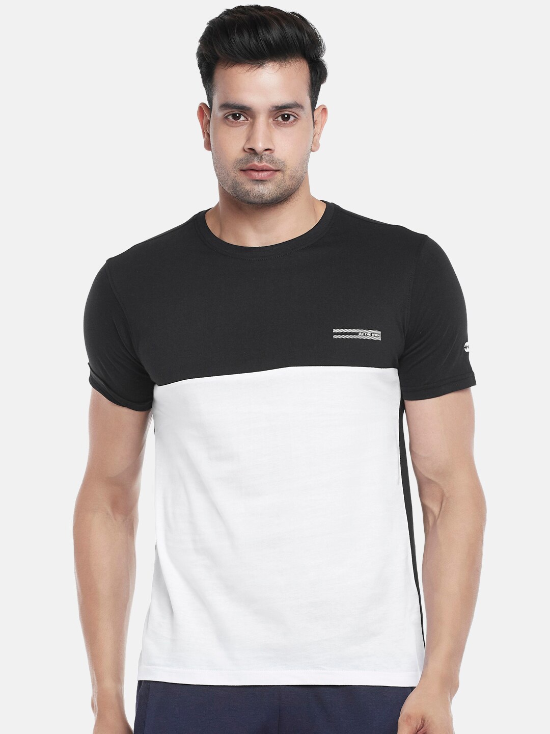 

Ajile by Pantaloons Men White & Black Colourblocked Slim Fit Cotton T-shirt