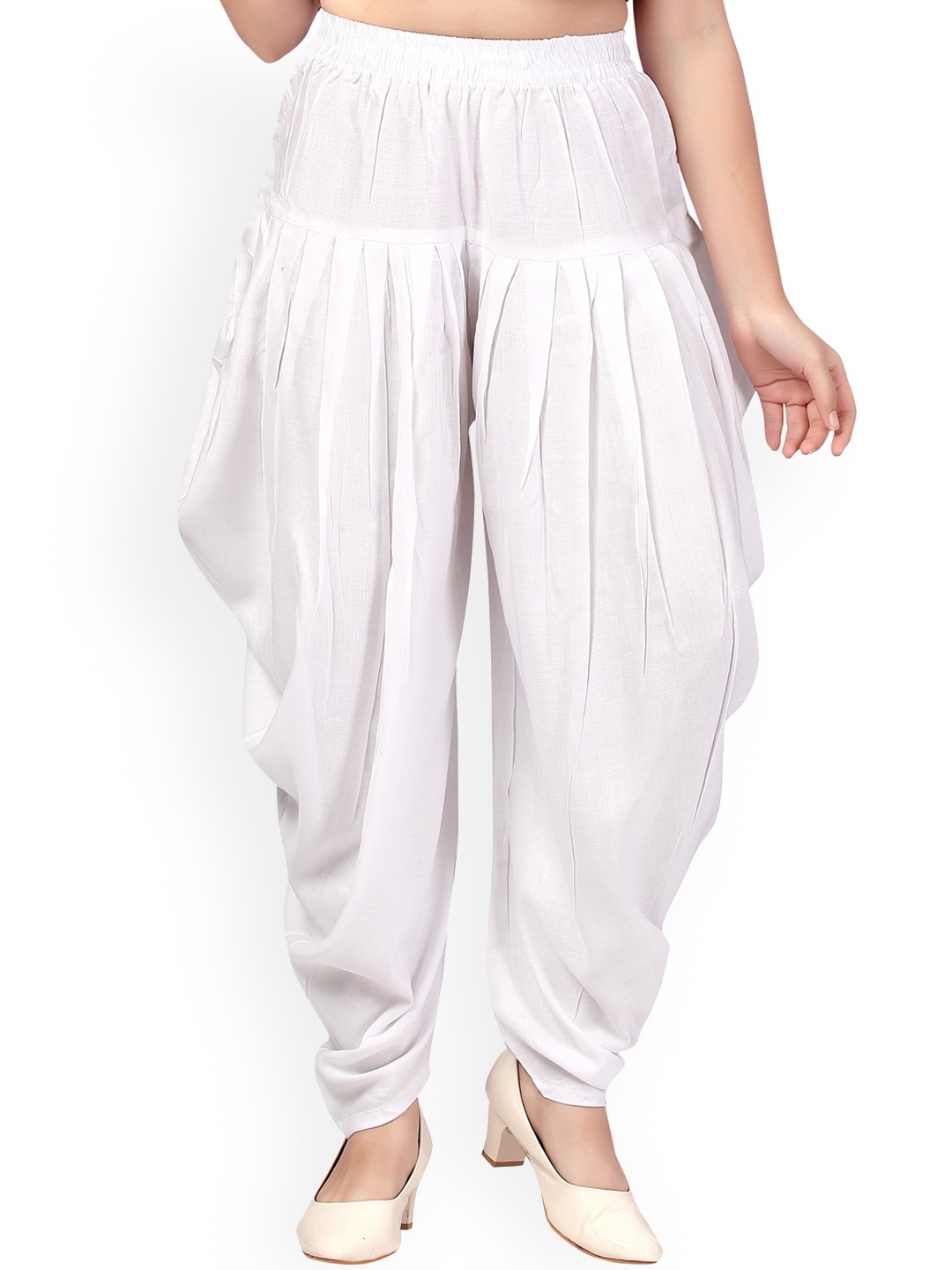 

Aarika Girls White Solid Cotton Dhoti Pant