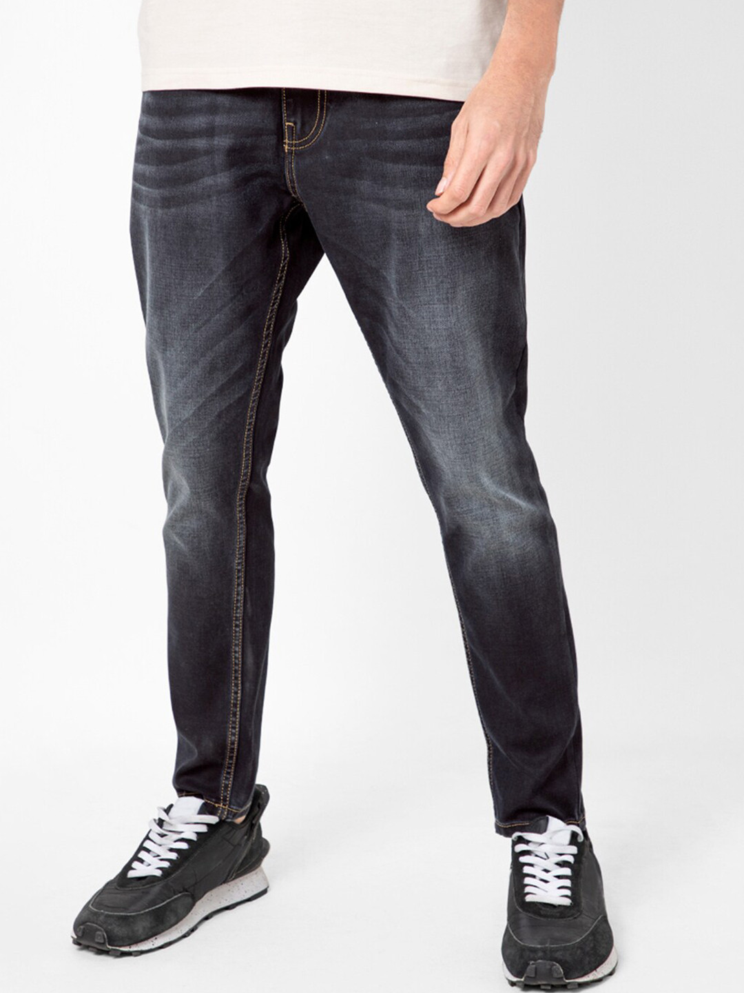 

Snitch Men Black Slim Fit Heavy Fade Stretchable Jeans