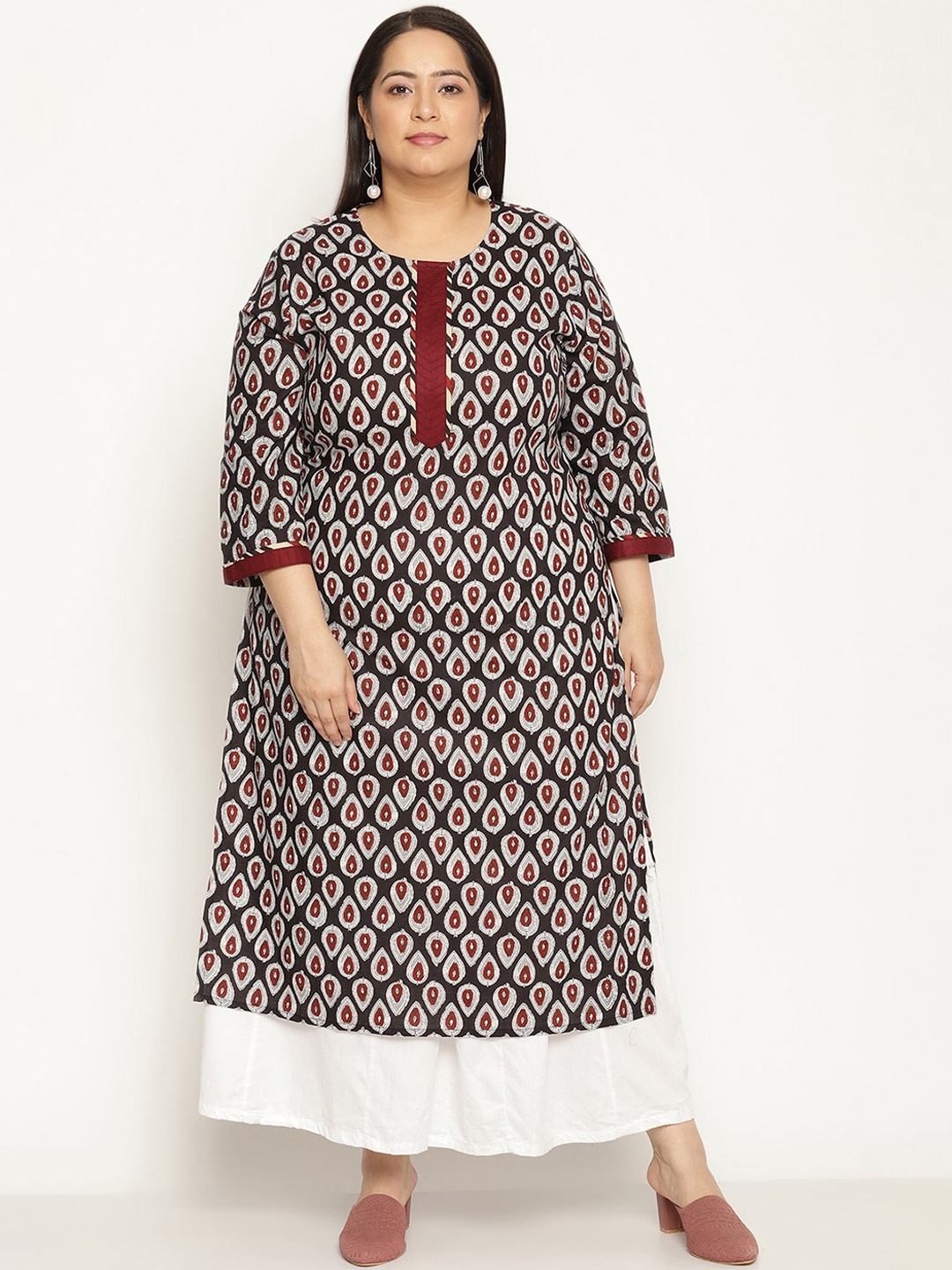 

Sringam Women Black & Maroon Floral Printed Kurta