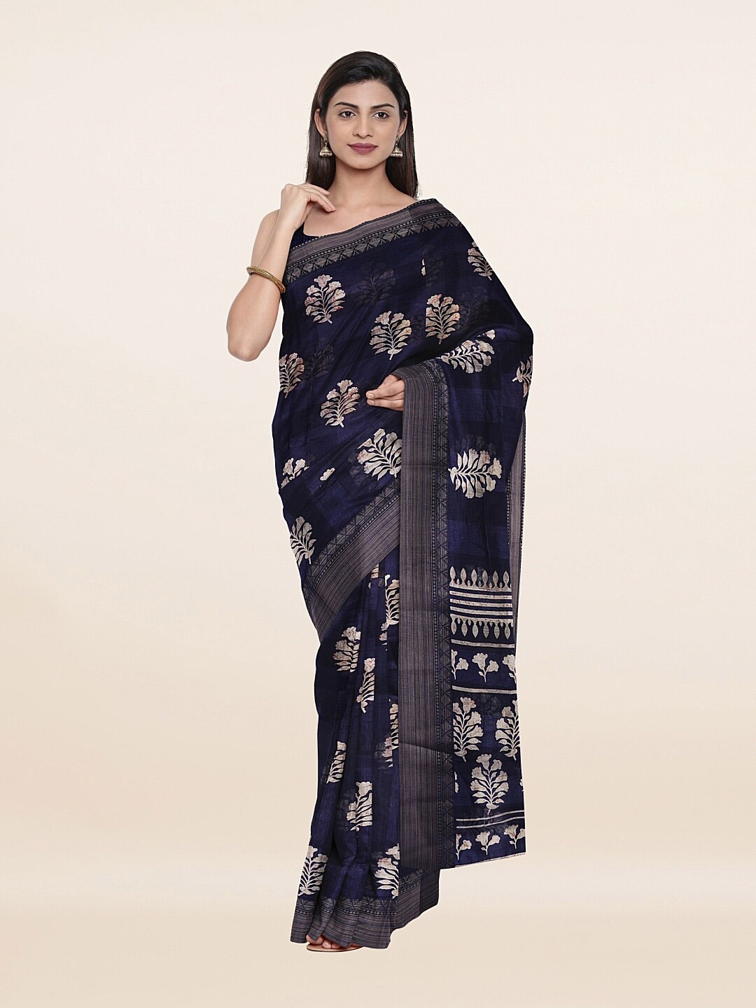 

Pothys Navy Blue & White Floral Cotton Blend Saree