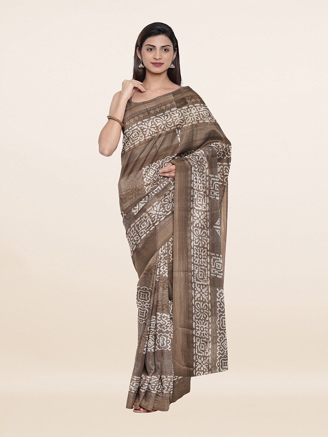 

Pothys Grey & White Geometric Printed Zari Saree