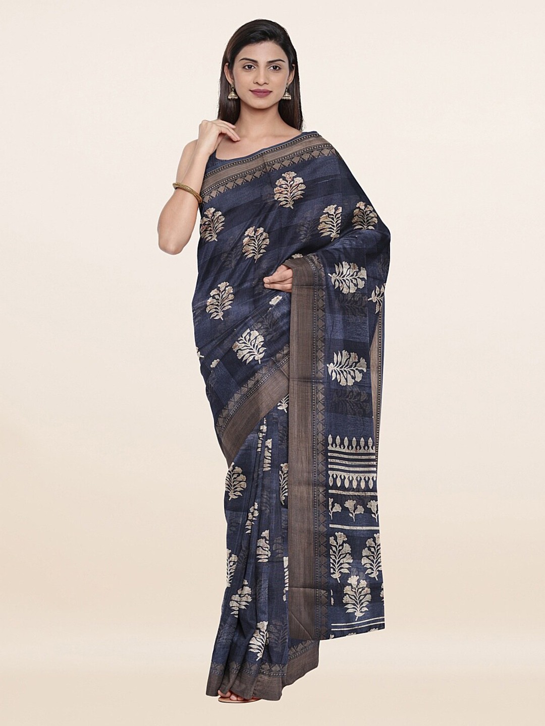 

Pothys Grey & Silver-Toned Floral Printed Zari Saree