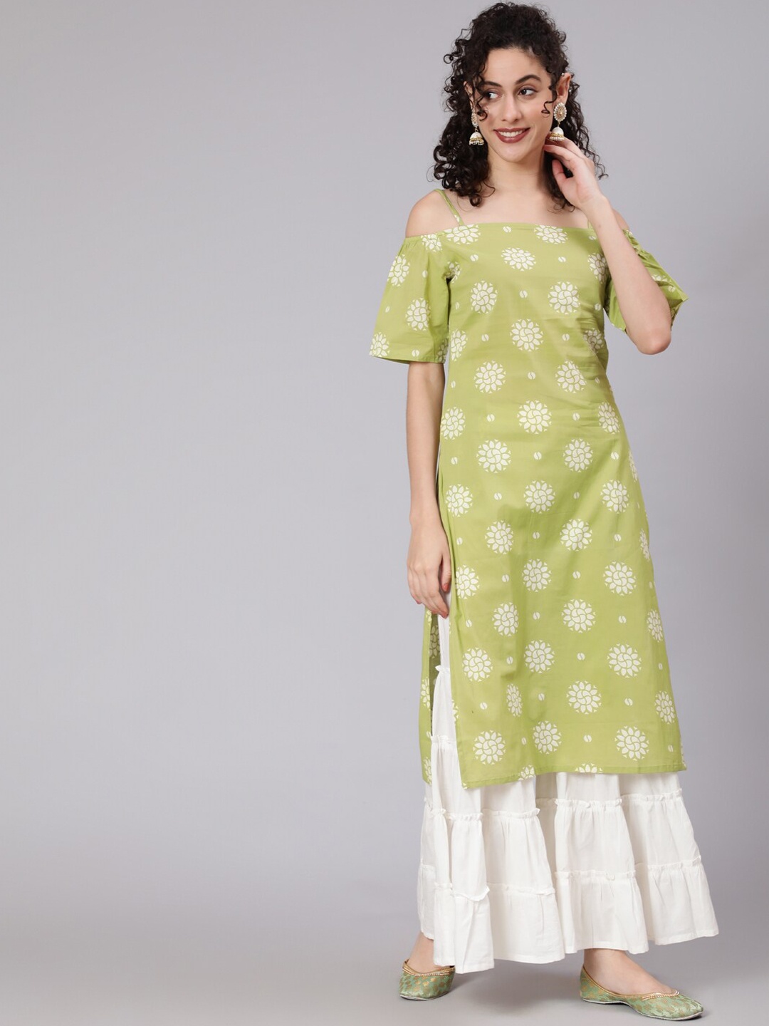 

Awadhi Women Green Floral Printed Cold-Shoulder Sleeves Kurta