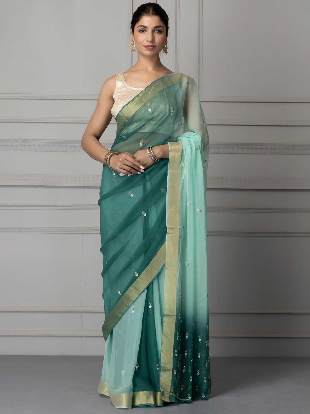 

Geroo Jaipur Green & Gold-Toned Floral Pure Chiffon Saree