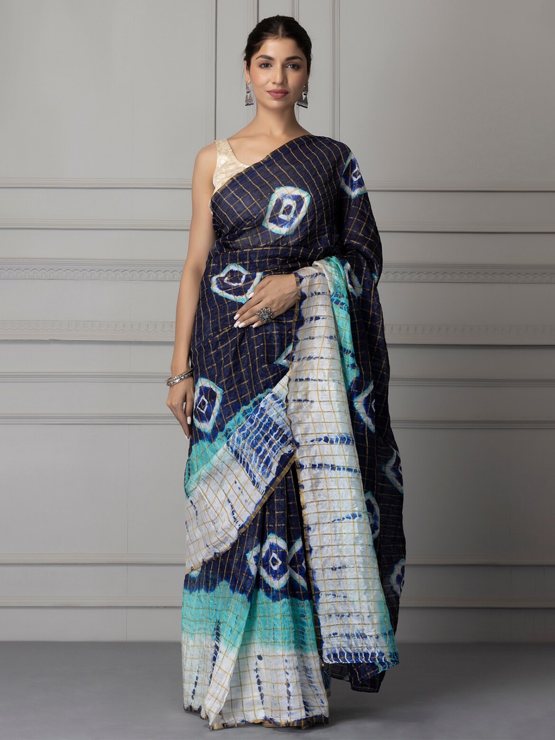 

Geroo Jaipur Blue & White Bandhani Zari Art Silk Bandhani Saree