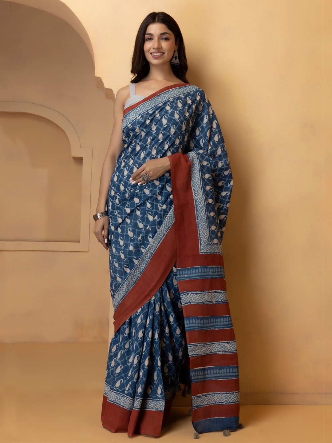 

Geroo Jaipur Blue & White Colourblocked Pure Cotton Bagru Saree