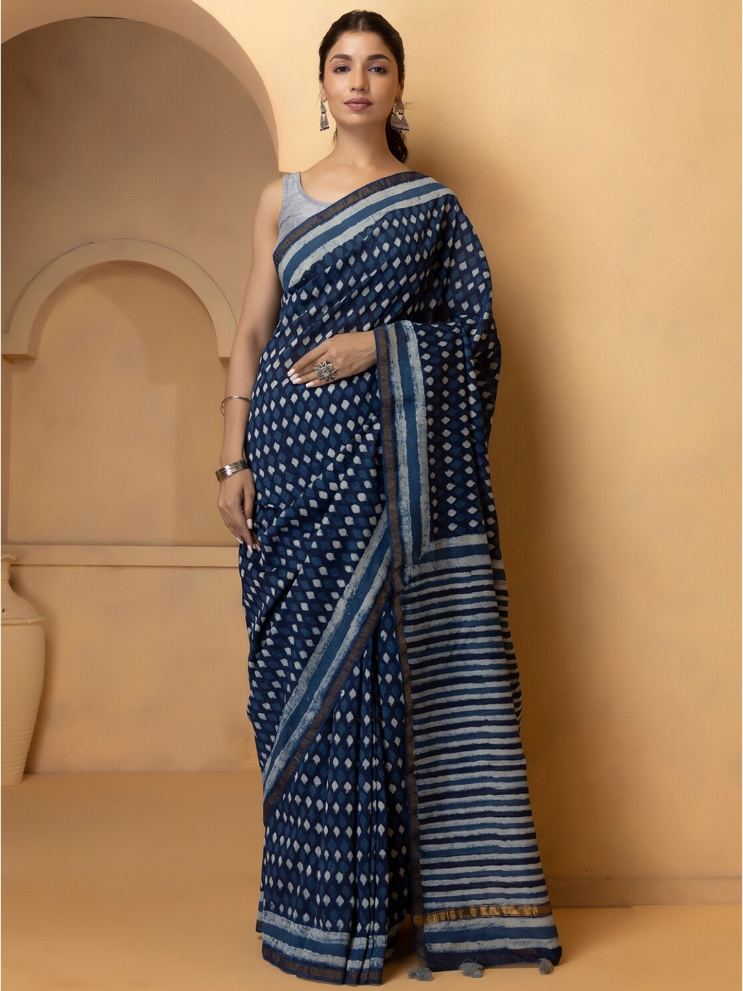 

Geroo Jaipur Blue & White Pure Silk Bagru Saree