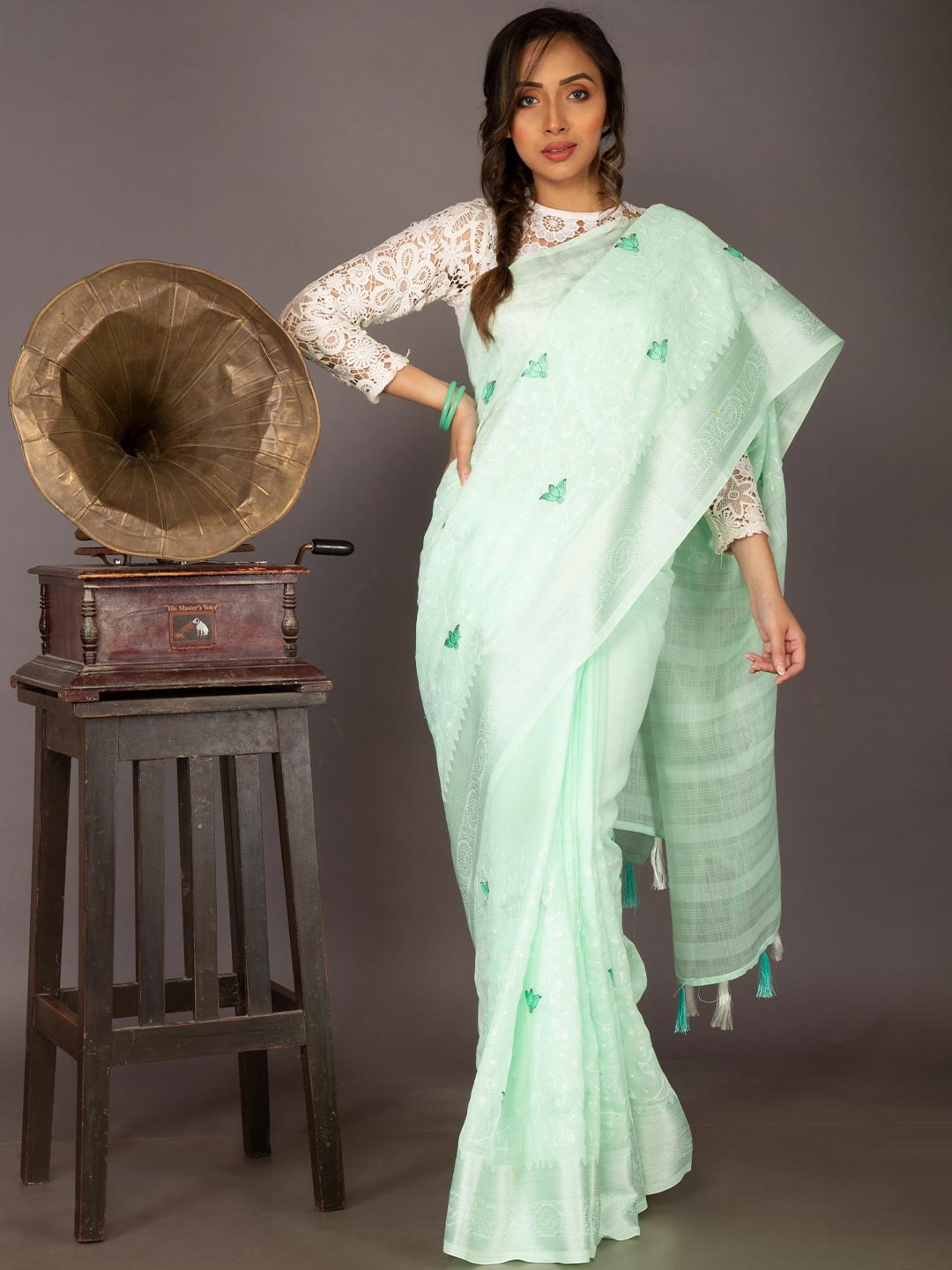 

Unnati Silks Green Woven Design Linen Blend Jamdani Saree