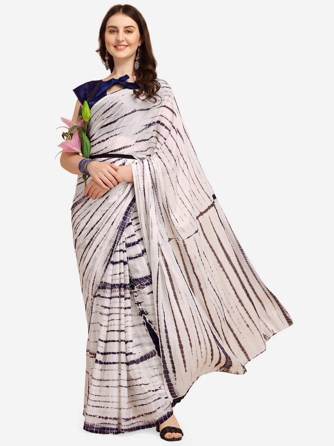 

Sangria White & Navy Blue Tie and Dye Saree