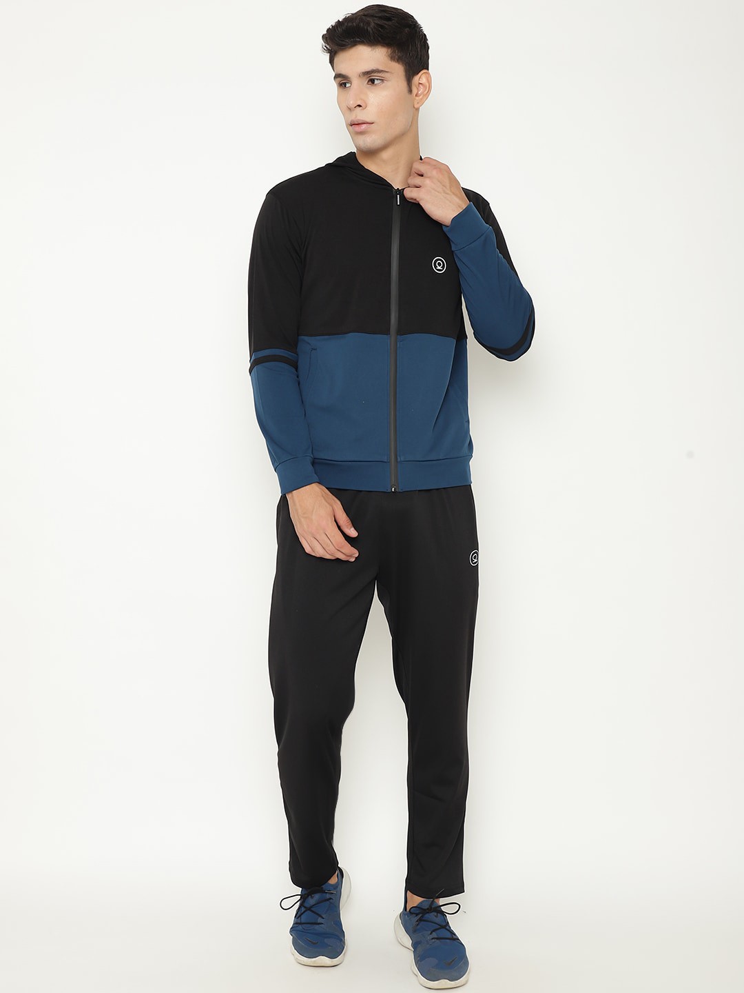 

Chkokko Men Black & Blue Solid Hooded Tracksuit