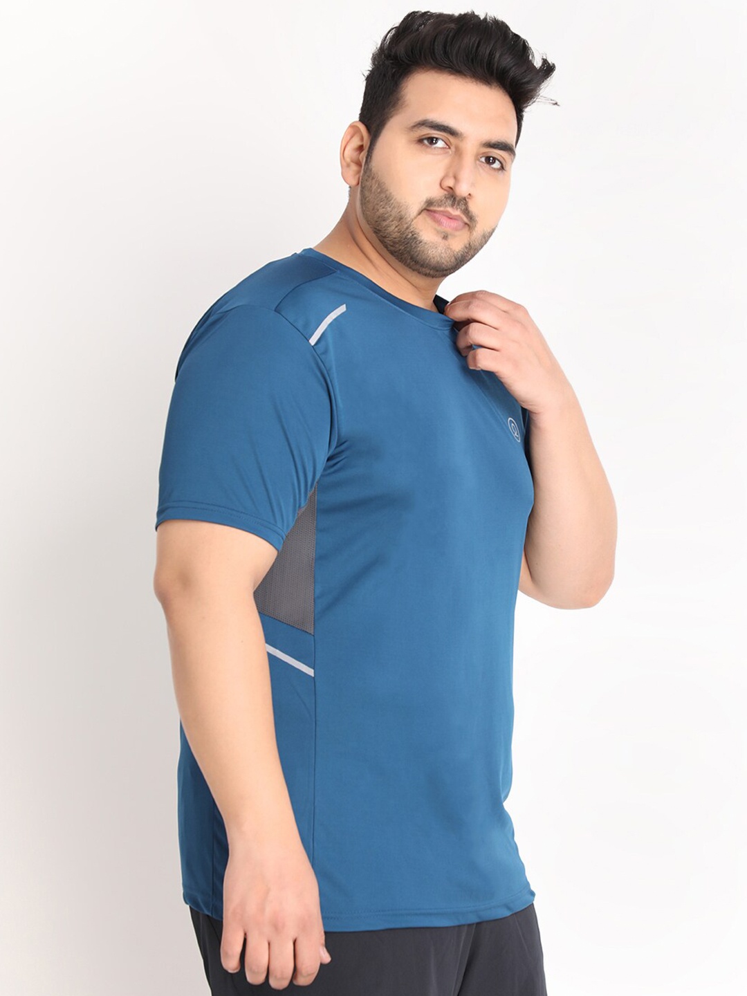 

CHKOKKO Plus Men Blue Solid Dri-FIT Training or Gym T-shirt