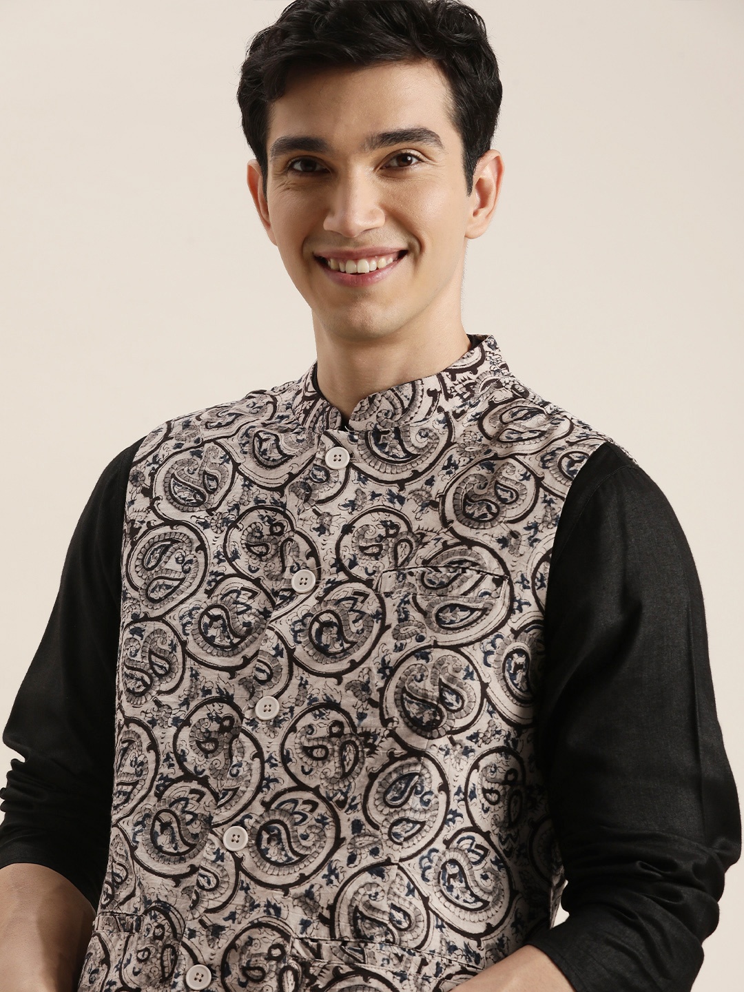 

Taavi Men Beige & Brown Kalamkari Printed Pure Cotton Nehru Jacket