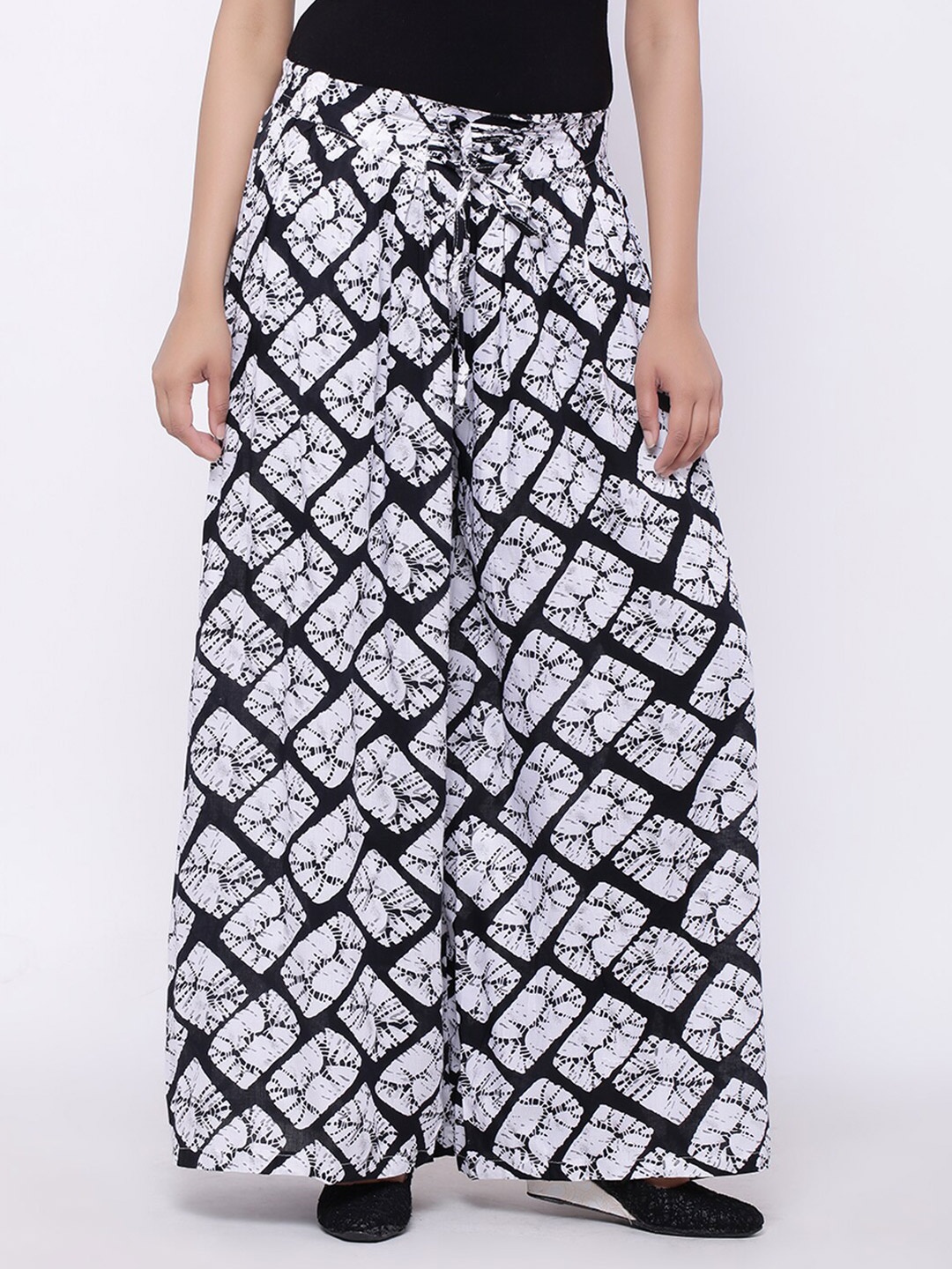

SOUNDARYA Women Black & White Printed Flared Knitted Cotton Palazzos